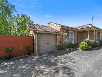 EASY LIVING ENTERTAINER IN DUAL SCHOOL CATCHMENTS (STSA)