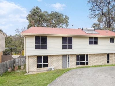 Freshly painted with new carpets - Ready to move in!