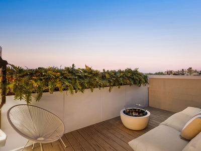 Luxury Torrens-Title Terrace with City Views in The Gentry