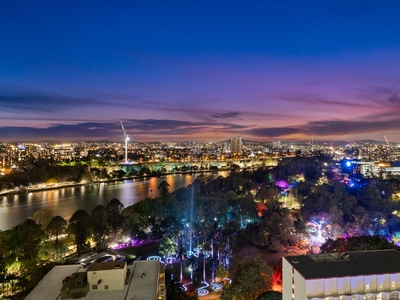 Stunning High-Rise Apartment in Prime Brisbane Location