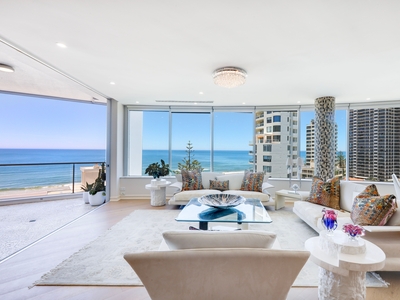 The 'Ultima' Penthouse with rooftop pool in Boutique Beachside Building