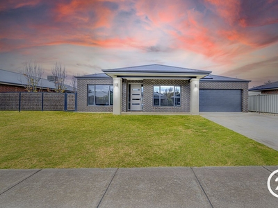 16 Forfar Drive, Moama NSW 2731 - House For Lease