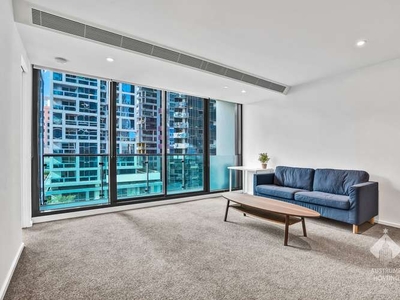 Luxury Three-Bedroom Apartment in Melbourne One Building
