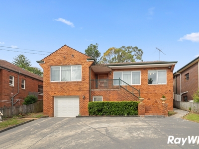 Double-brick home, short walking distance to station, Denistone East catchment