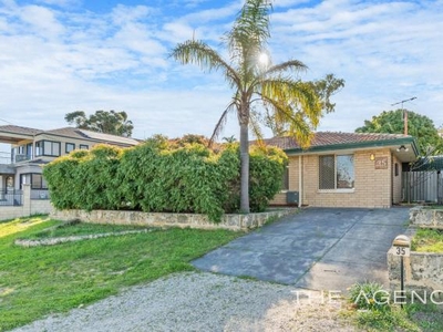 3 Bedroom Detached House Hillarys WA For Sale At 800