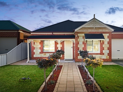 Immaculate Courtyard Home Near CBD: Quality Living & Convenience