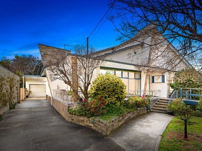 Prime Location & Spacious Living on 738m2 approx!
