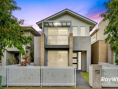 Stunning Free-Standing House - Steps to everything you need - Rouse Hill Town Centre