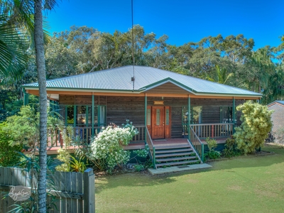Tightly held location, 4 bed, dual living home and walk directly to main beach