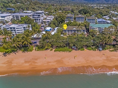 TOP FLOOR APARTMENT WITH PANORAMIC OCEAN VIEWS - TRINITY BEACH