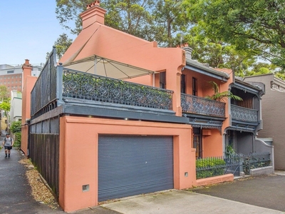 Wide-Fronted Terrace With Entertainer's Deck And Garage