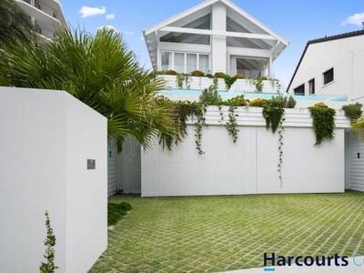 4 Bedroom Detached House Palm Beach QLD For Rent At 2800
