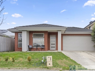 99 Rossiter Retreat cranbourne north VIC 3977