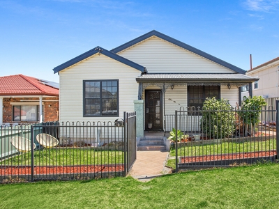 Charming 3-Bedroom Cottage with Separate Granny Flat