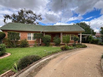 10a Phillip Street, Parkes NSW 2870 - House For Lease