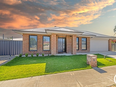 12 Jamieson Drive, Echuca VIC 3564 - Townhouse For Lease