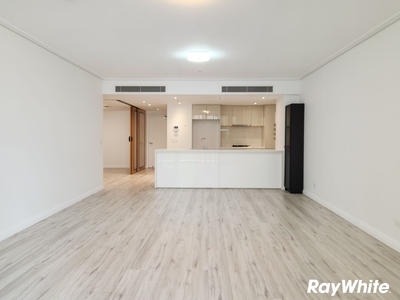 Contemporary style 2 Bedroom + Media/3rd Room Top Ryde City living