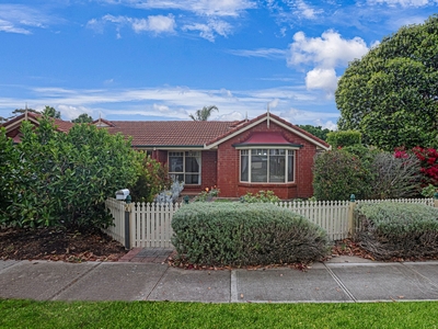 SPACIOUS HOMETTE IN HIGHLY SOUGHT AFTER HENLEY BEACH SOUTH