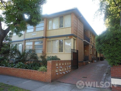 12/12 Robe Street, St Kilda VIC 3182