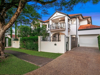 Freehold Terrace Home in Ideal Location