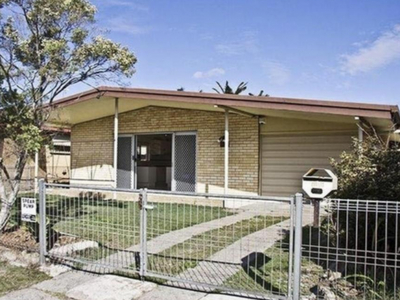 3 Bedroom Detached House Runaway Bay QLD For Sale At 995000