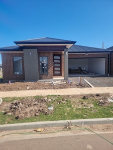 East Facing Brand New Immaculately Presented Family Home in Premium Location in Tarneit !!!