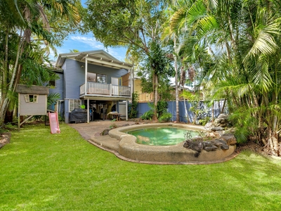 OPEN HOME Sunday 1/10 2 :00 pm to 2 :30 pm Exceptional Family Space In Idyllic Surrounds
