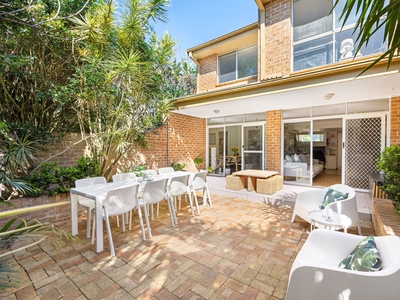 Superb Townhouse With Entertainer's Courtyard And Double LUG, Stroll To Bondi Beach
