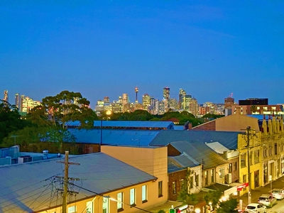 City Views with Secure Parking in a Beautifully Maintained 1 Bedroom Apartment in the heart of Newtown