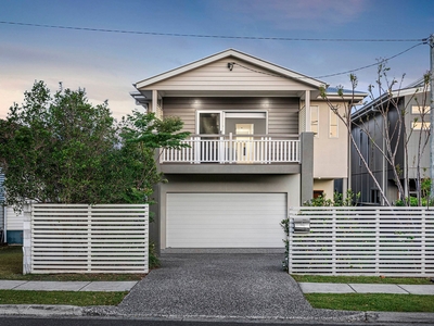 Embrace the Ultimate Family Lifestyle - Stroll to the Tranquil Kedron Brook
