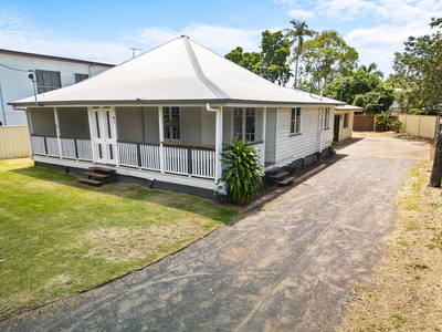 RENOVATED QUEENSLANDER WITH SEPARATE GRANNY FLAT