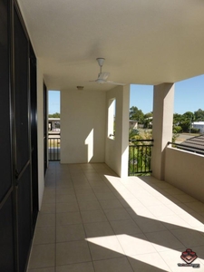 3 bedroom, West End QLD 4810
