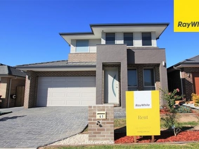 5 bedroom, Oran Park NSW 2570