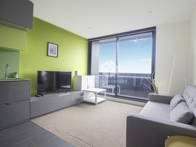 Fully Furnished Stunning 1-bed Apt at Swanston Square