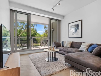 Luxury living, light-filled apartment in St Kilda with Park View
