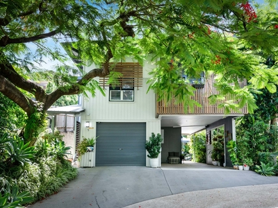 Standalone Town Home in Quiet Red Hill Pocket