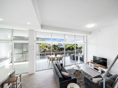 Unwind in Tranquility: Clever Split-Level Design in Prime Maroochydore Location