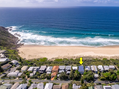 Absolute Beachfront Living - Exclusive Access to Blueys Beach!