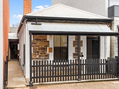 Gorgeous Character Cottage - Torrens Title & Double Garage!