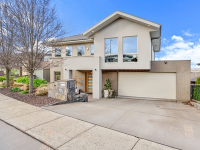 Grand residence with views overlooking Gungahlin
