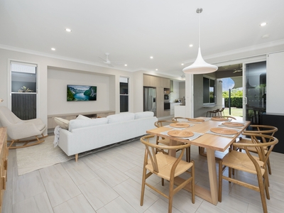 Striking Cutting-Edge Designer Style Home In North Shore's Finest Enclave 'Horizon'