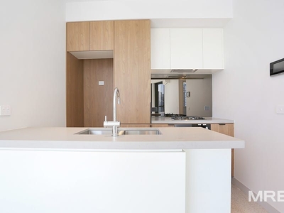 Luxury living with whitegoods included