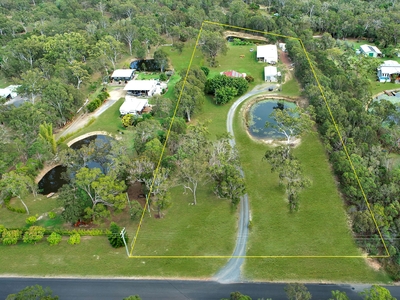 ACREAGE, THE BIGGEST OF SHEDS, 4 MINS TO BEACH + REVAMPED HOME