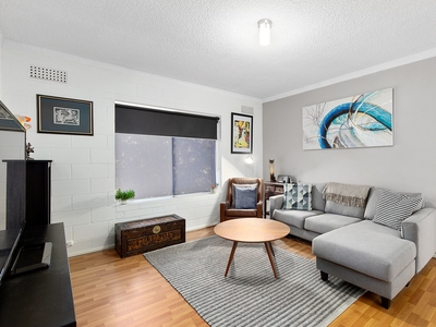 Live the good life in this vibrant city fringe location!