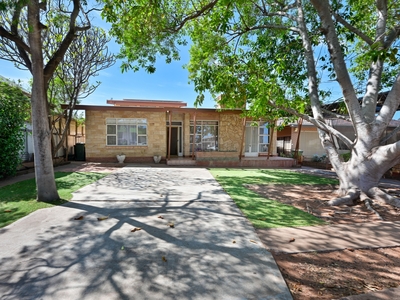 UNIQUE DOUBLE STORY FAMILY HOME IN DESIRABLE LOCATION