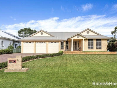 8 Appleberry Close, Bomaderry, NSW 2541
