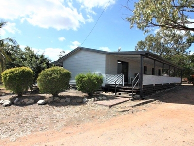 RENOVATED HOME - 3 ACRES - POOL - SHED
