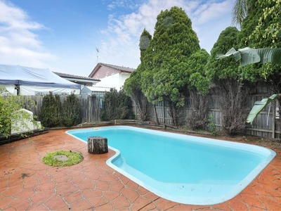6 bedroom, Ambarvale New South Wales