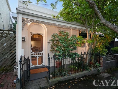 Victorian Cottage in Perfect Tree Lined Setting