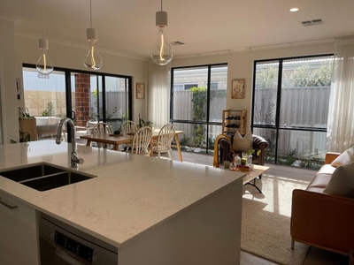 4 Bedroom Detached House Lake Coogee WA For Sale At 680000